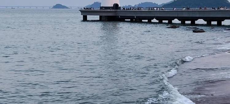 欢致轻居酒店(珠海海滨泳场情侣路店)图片