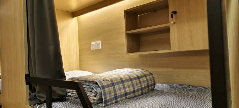 万里青年公寓(季华六路地铁站店)图片