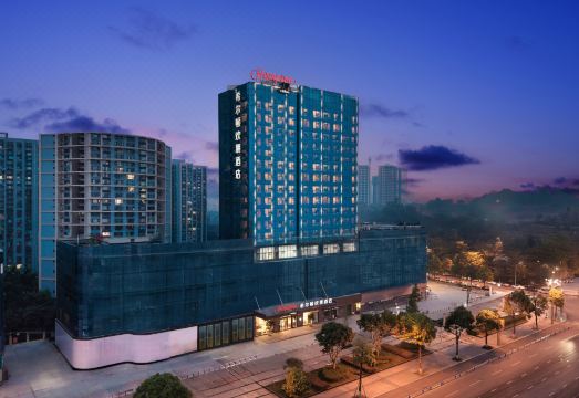 乐山高铁站希尔顿欢朋酒店外景图