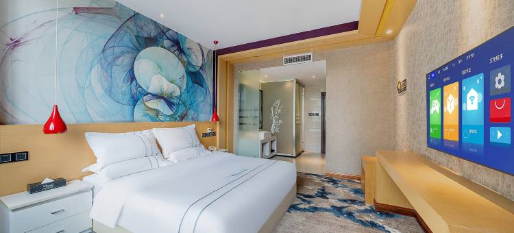 V+精品主题酒店(兴仁广场振兴大道店)图片