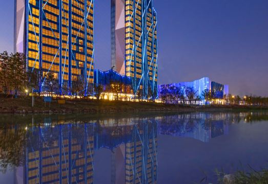 临港冰雪明城酒店外景图