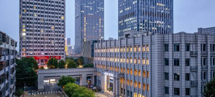 云朵·家酒店(泰安万达广场国际会展中心店)图片