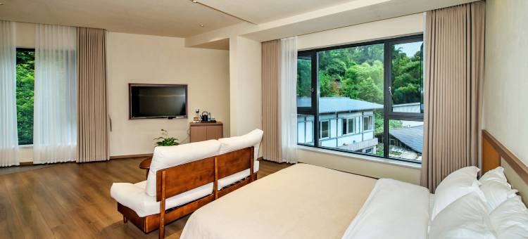 雅安隐栖古泉民宿(周公山旅游度假区店)图片