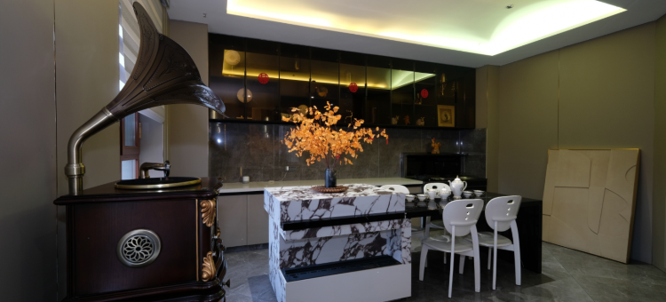 羅蘭·轻居图片