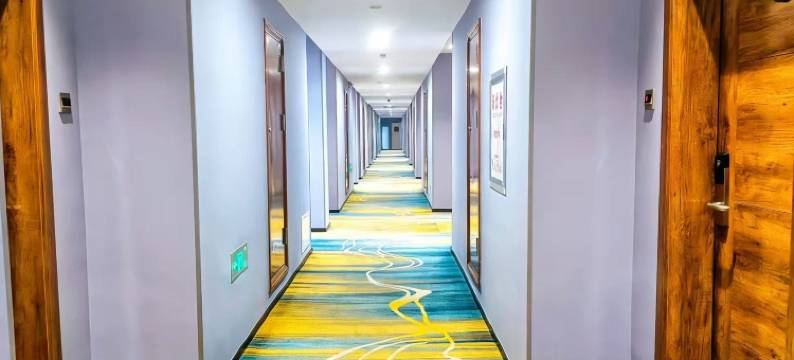 万宏假日酒店(宁津德百广场康宁湖公园店)图片