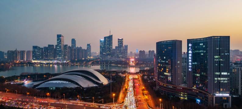 FF设计师酒店(政务区天鹅湖万达店)图片