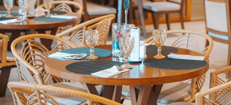 The Tropics at MacArthur Park Resort and Convention Center图片