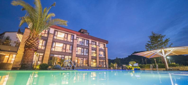 邸湖悦舍・瀑布无边泳池光影美宿(缙云仙都景区店)图片