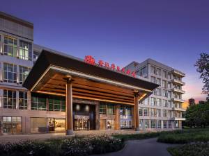 “锦江丽笙酒店”旗下J酒店上海中心成为中国首家通过HSB12项基准验证的(图1)