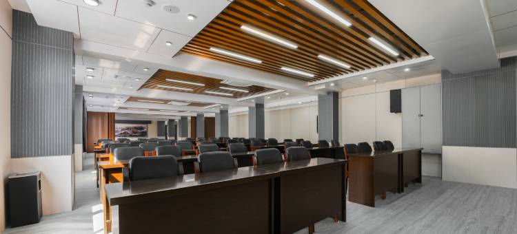 康利亚·君临商务酒店图片