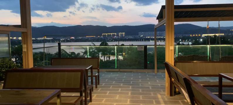 弥勒爱湖酒店(湖泉生态园红河水乡店)图片