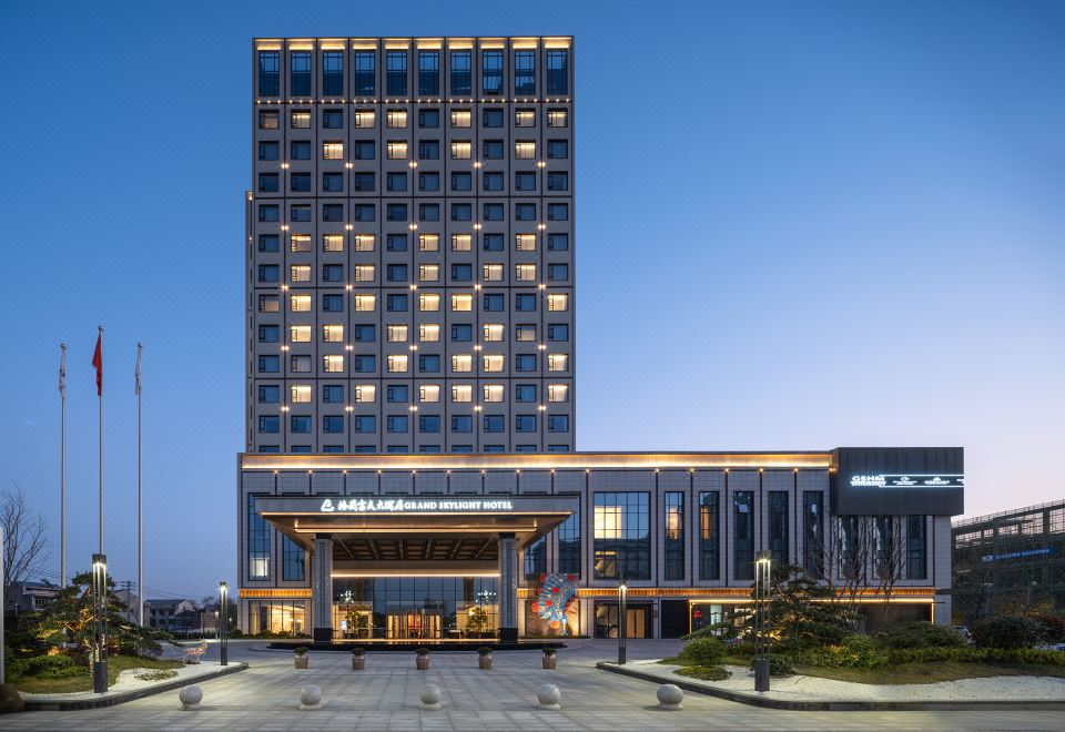 黄梅格兰云天大酒店（黄梅武商店）外景图