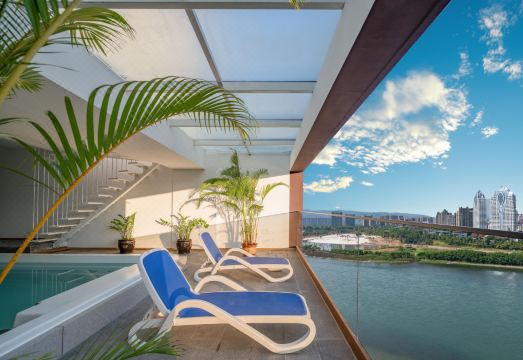 西双版纳景洪聚源阁智能温泉酒店（告庄星光夜市店）外景图