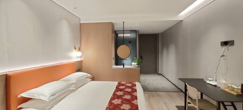 临境轻奢影音民宿(宁波机场鄞州大道地铁站店)图片