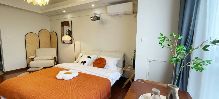 一屿轻奢影音公寓(宁波青林湾店)图片