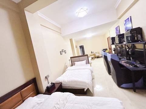 巴斯顿电竞酒店