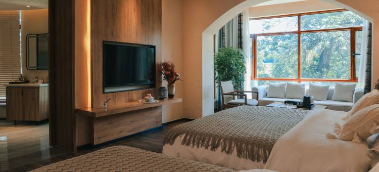 那拉提柏睿林隐酒店图片