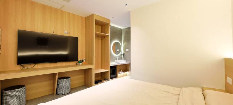 伴山·轻奢旅宿民宿(延吉万达广场延吉西站店)图片