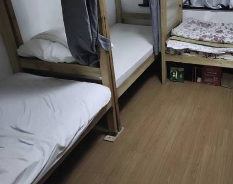 萍姐青年民宿(上海火车站店)