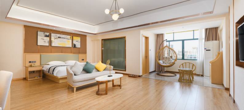 加州酒店(茂名信宜窦州里文化创意街店)图片