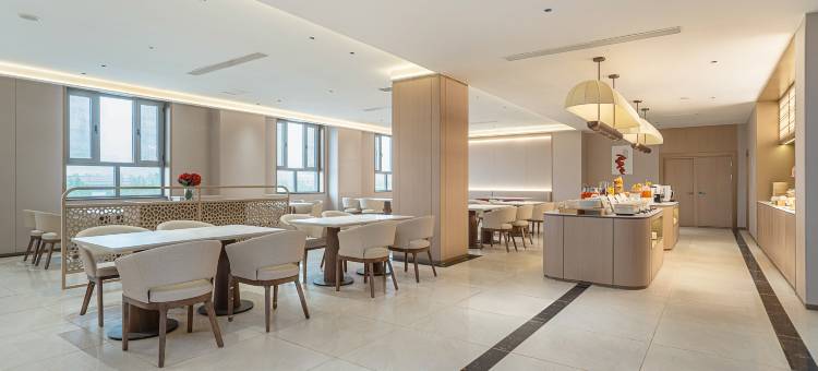 丽呈花盛酒店(巴楚县世纪大道店)图片