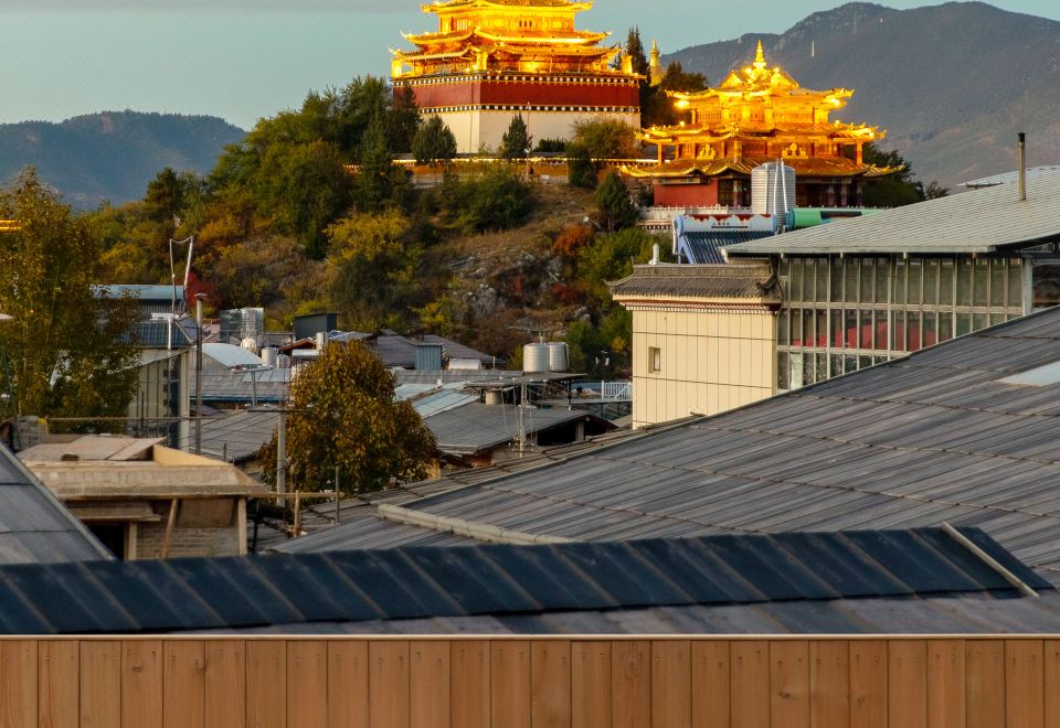 香格里拉润境·逸贤居客栈外景图