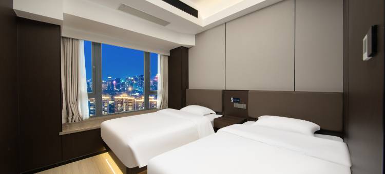 艾特摩高电竞酒店(成都339天府熊猫塔红星桥地铁站店)图片