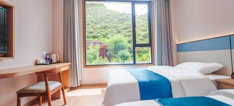 鼎苒时光酒店(白玉县店)图片