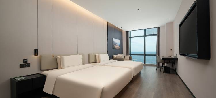 大连高新万达广场星海湾大桥亚朵酒店图片