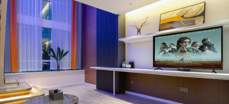 柒月·新屿设计师全智能民宿(乐山高铁站店)图片