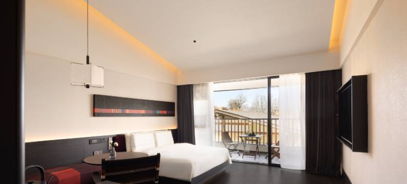 香格里拉独克宗古城月光广场亚朵酒店图片