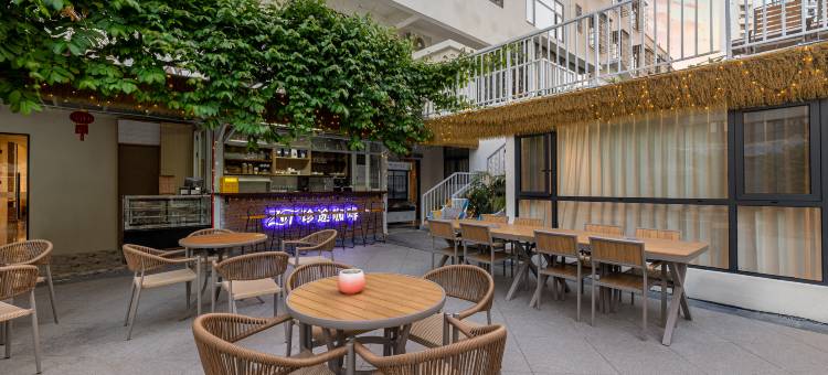 季枫国际酒店(三亚鲜芒文旅夜市椰梦长廊店)图片