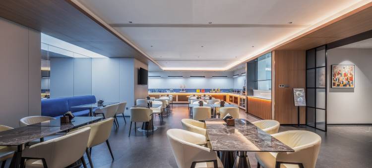易趣·君临酒店(中山三乡雅居乐车站店)图片
