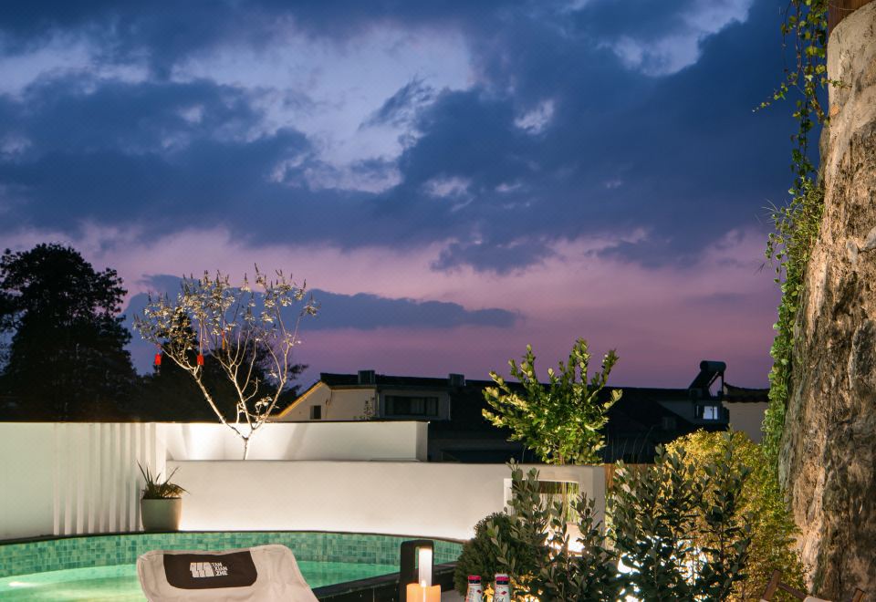 Muyun Juzhuju (Jiuhua Mountain Meat Body Baodian) Hotel Overview