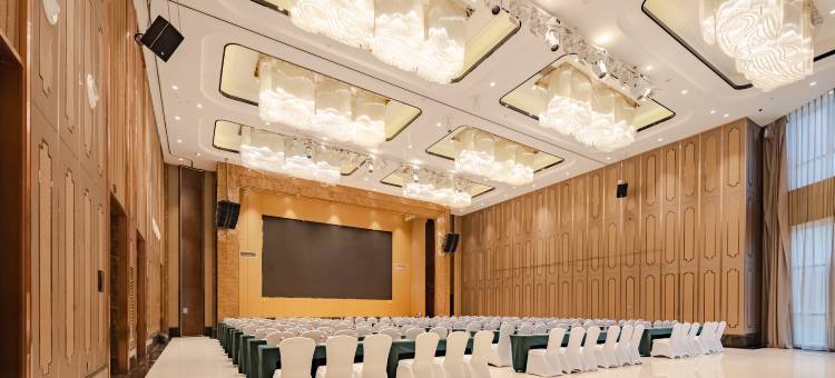 武汉艳阳天旺角华美达酒店图片