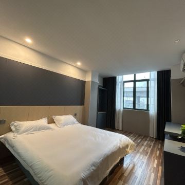 叶子青年民宿(华盛大运城店)图片