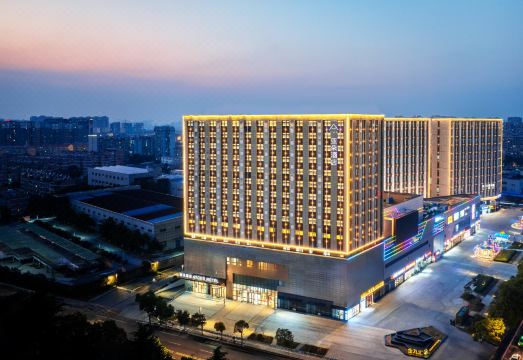 南京江宁湖山路亚朵酒店外景图