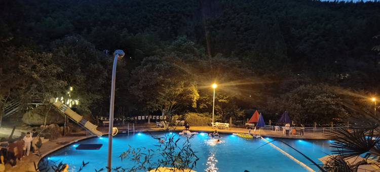 黄山翡翠度假村(黄山南大门翡翠谷店)图片