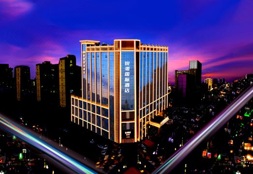 鋭驰国际酒店（张掖西站店）外景图