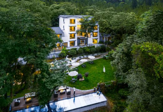 黄果树缘见民宿外景图