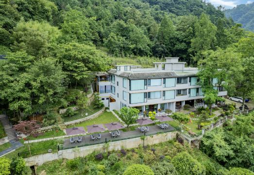 Qingcheng Mountain Wuchen One-night Forest Hot Spring HotelHotel Overview