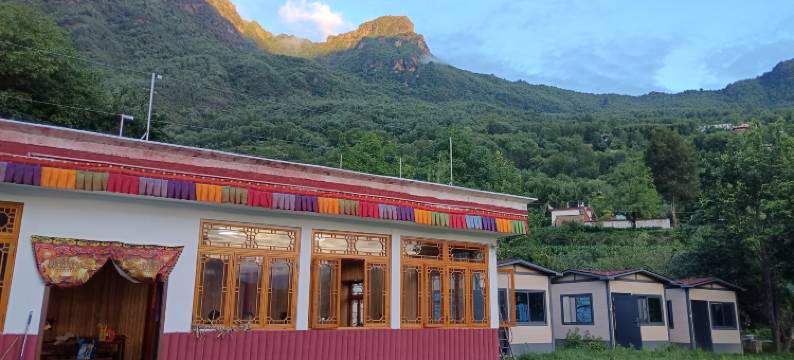 丹巴丹路燃道民宿(中路藏寨景区店)图片