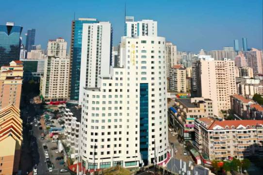 青岛饭店(五四广场燕儿岛路地铁站店)