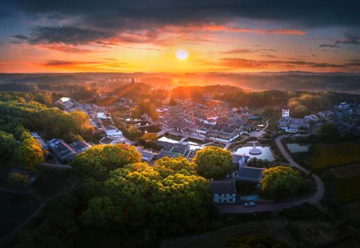 吉安钓源十里芳菲村落外景图