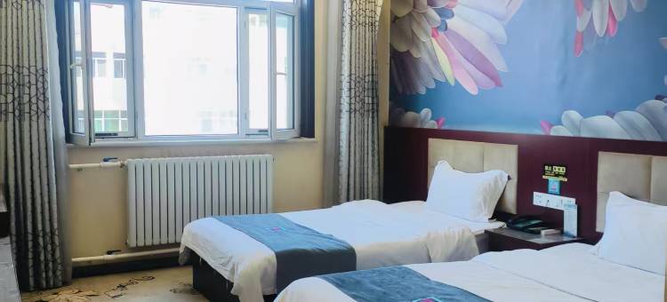 派酒店(承德平泉市中心广场店)图片