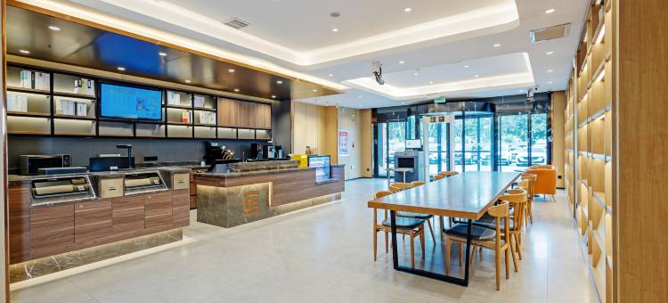 艺龙安云酒店(阿克苏老街夜市店)图片