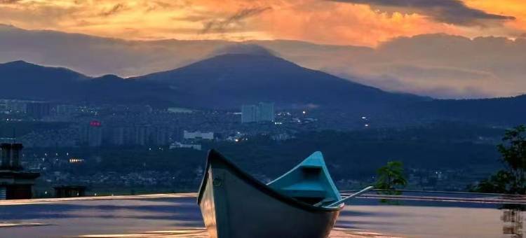 腾冲聆荷渡半山温泉酒店图片