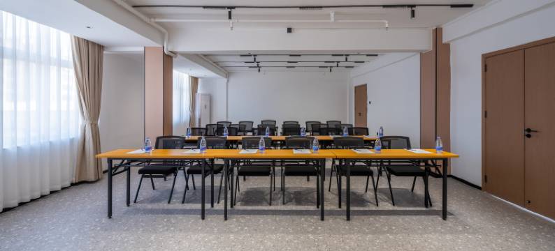 易趣·君朋酒店(三乡镇白石华发观山水店)图片