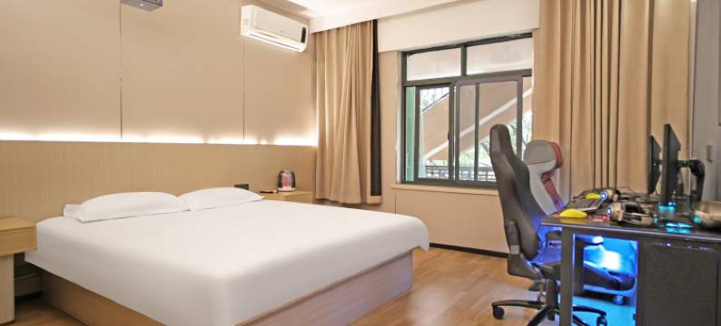 悠游电竞酒店(昆山花桥地铁站店)图片