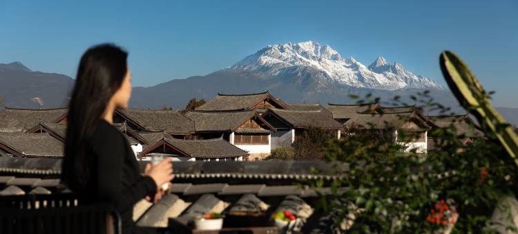 云享山|日照金山·古城全景咖宿(丽江古城狮子山店)图片